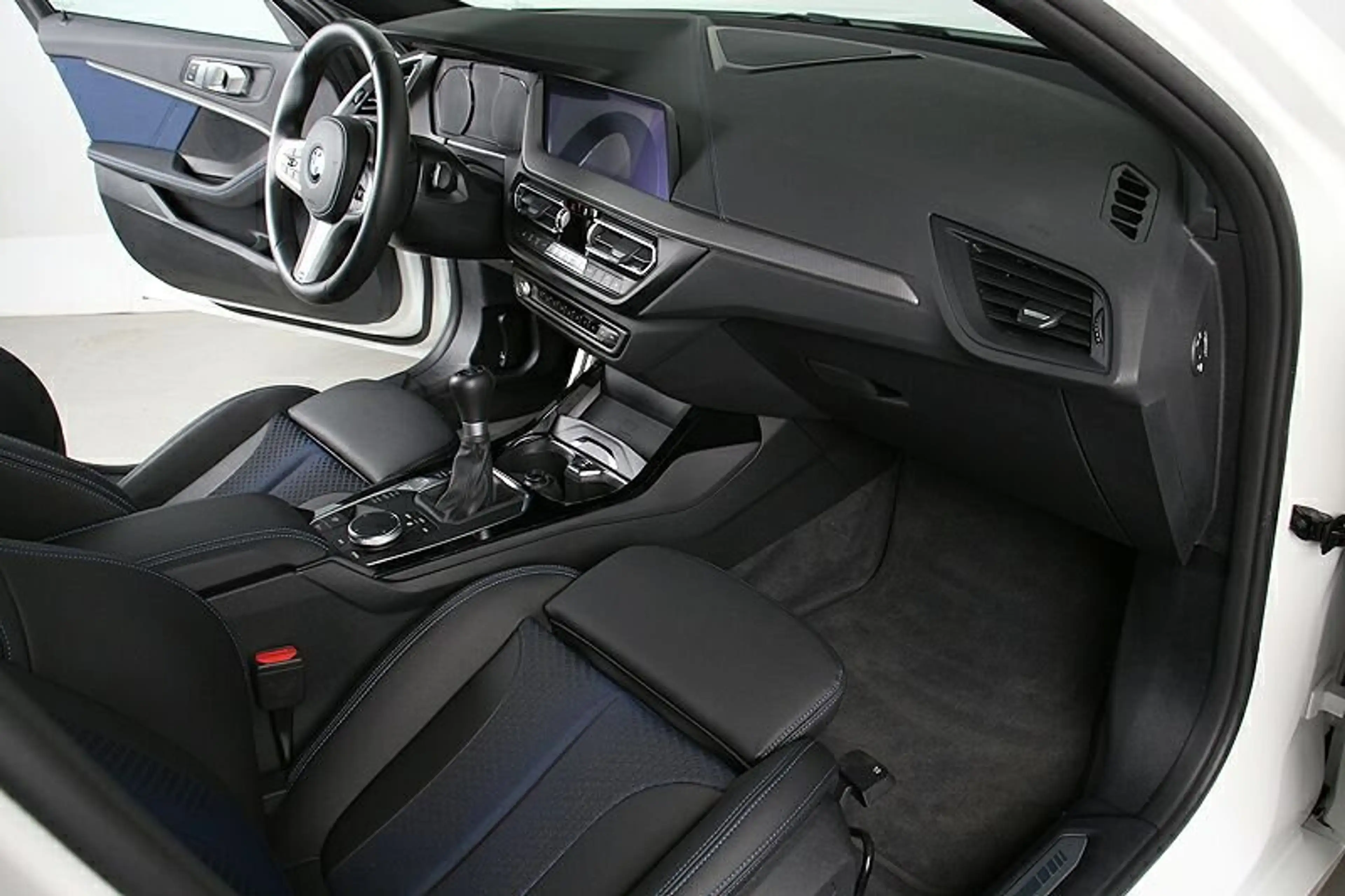 BMW 118 d M Sport LED AHK DAB HiFi Sitzheizung — photo 6