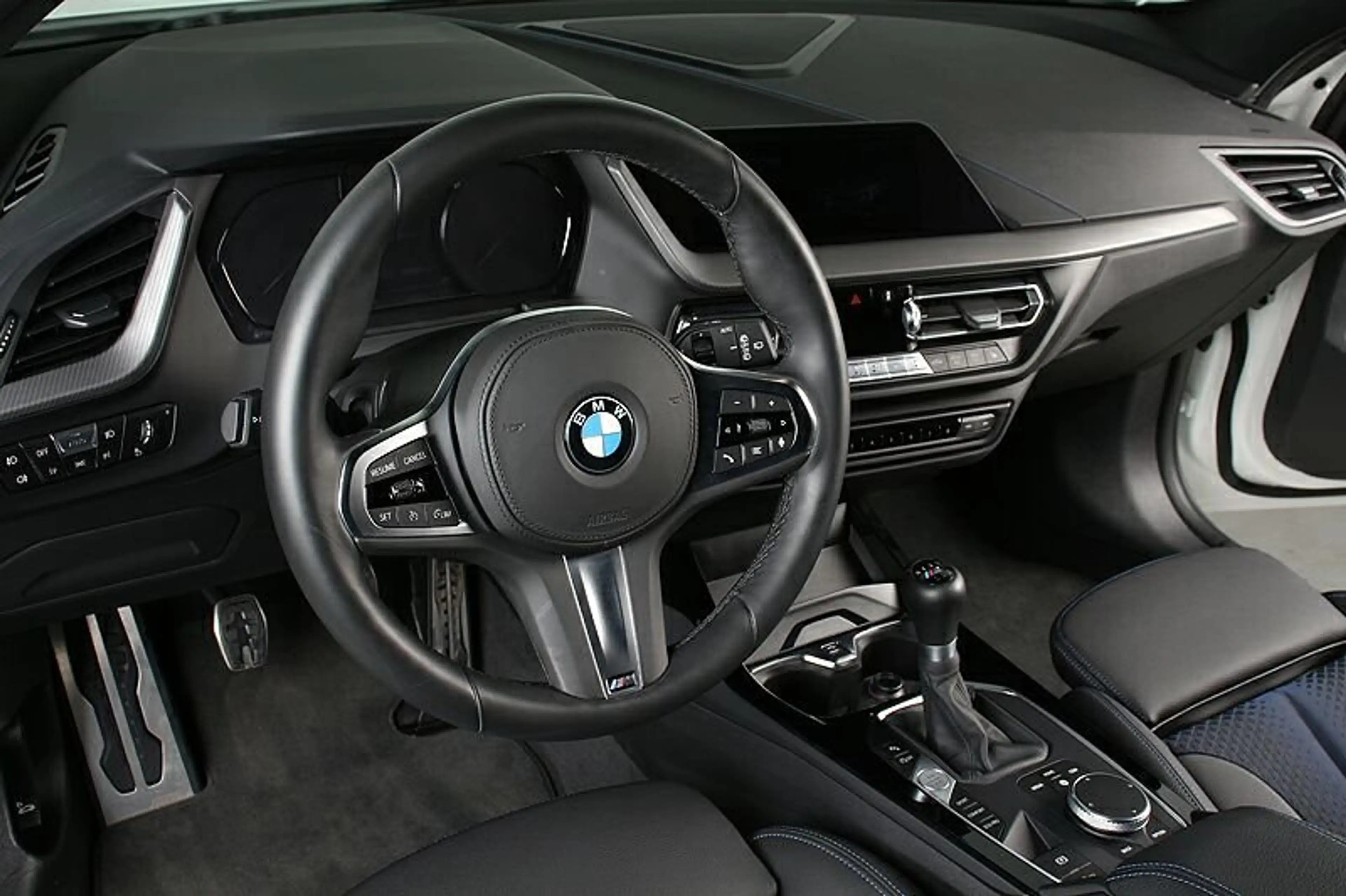 BMW 118 d M Sport LED AHK DAB HiFi Sitzheizung — photo 12
