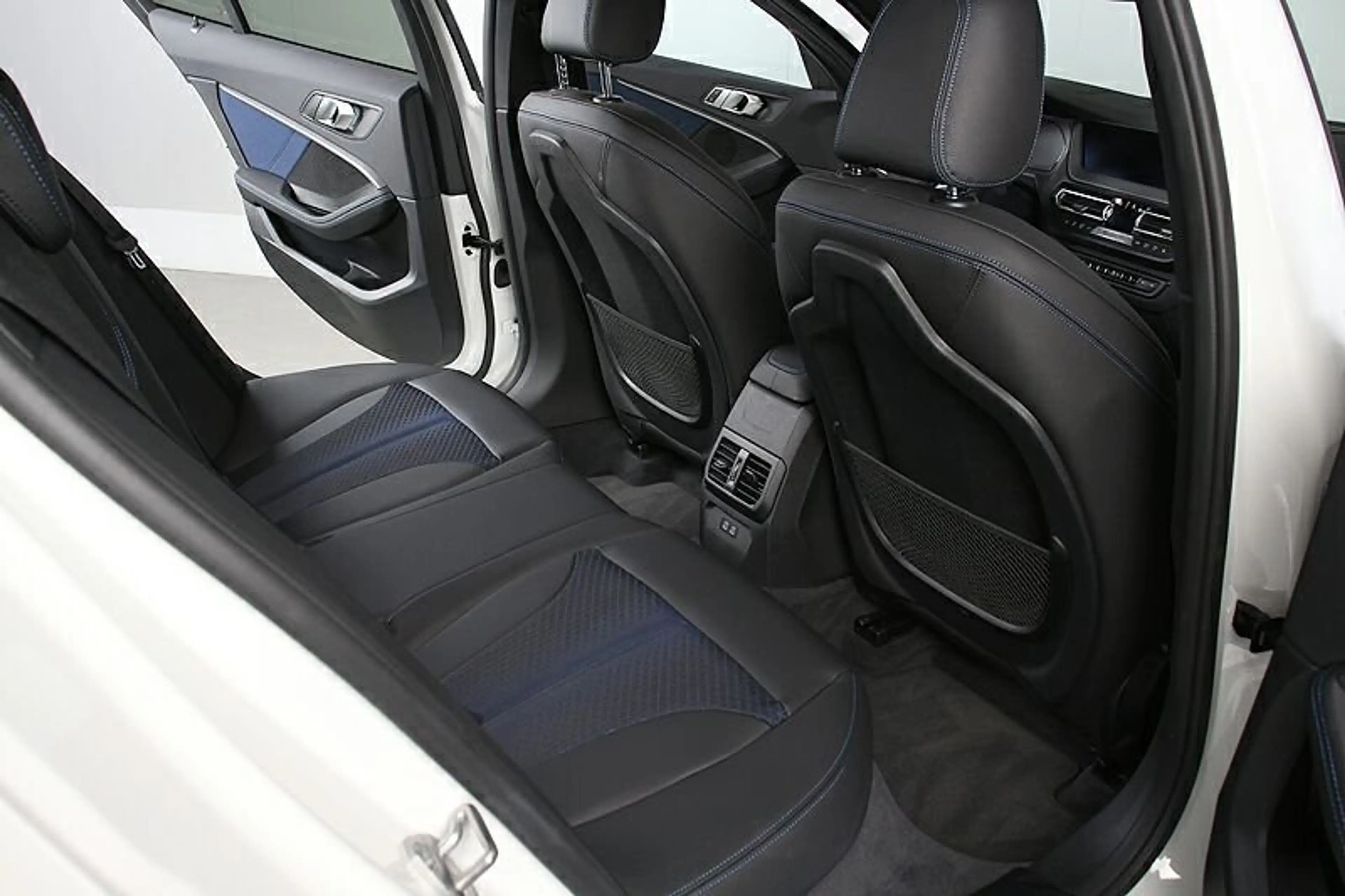 BMW 118 d M Sport LED AHK DAB HiFi Sitzheizung — photo 8