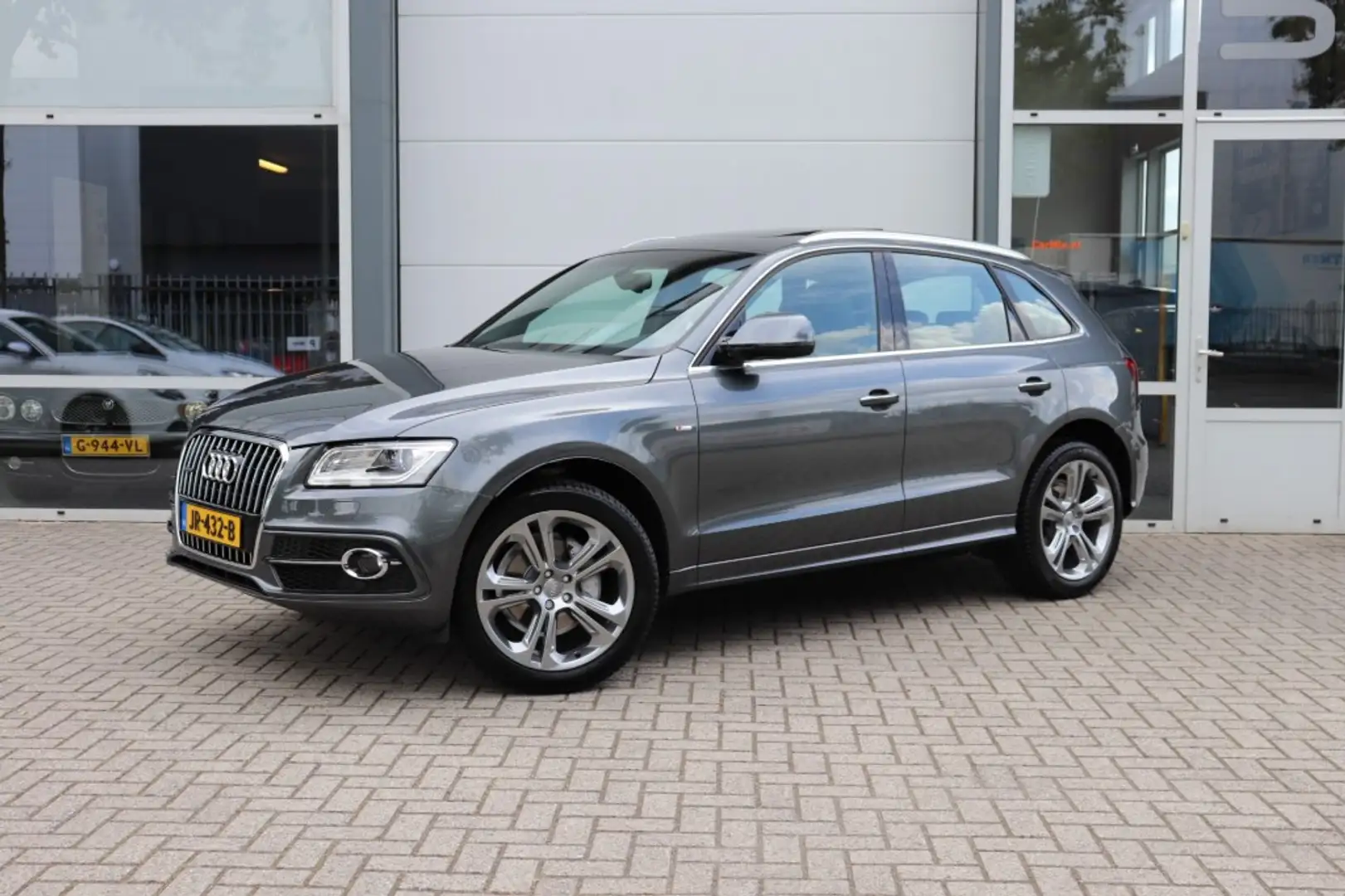 Audi Q5 2.0 TFSI quattro Adrenalin Sport / ORIG.NL / PANO Grau - 1