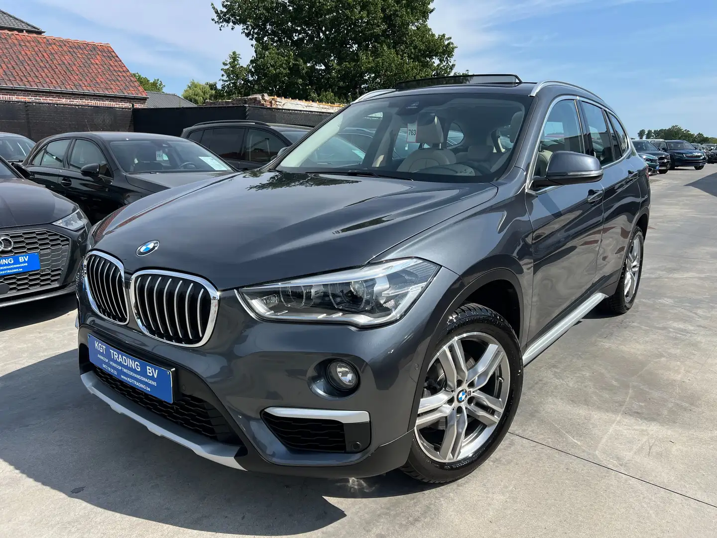 BMW X1 1.5i AUTOMAAT NAVI LEDER OPENDAK CAMERA XENON LED Grijs - 1
