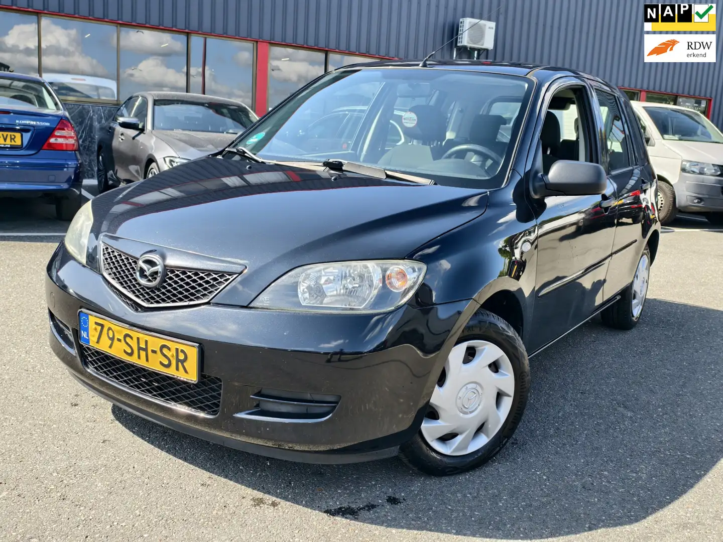 Mazda 2 1.4 Exclusive // AIRCO / LAGE KM / NAP Zwart - 1
