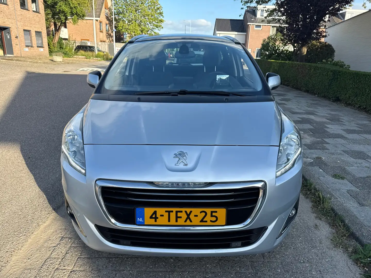 Peugeot 5008 1.6 THP Allure 7p. Grijs - 2