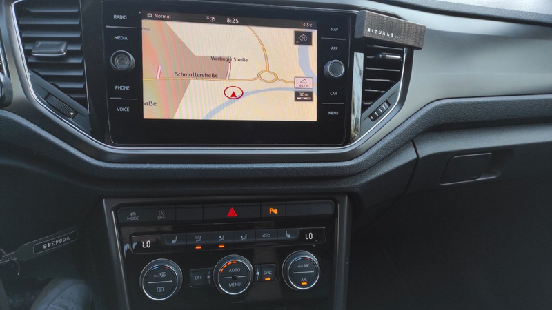 Volkswagen T-Roc Style 1,5 TSI, Panoramadach, Navi, Kamera — photo 15
