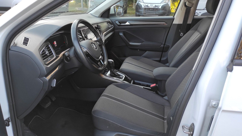 Volkswagen T-Roc Style 1,5 TSI, Panoramadach, Navi, Kamera — photo 11