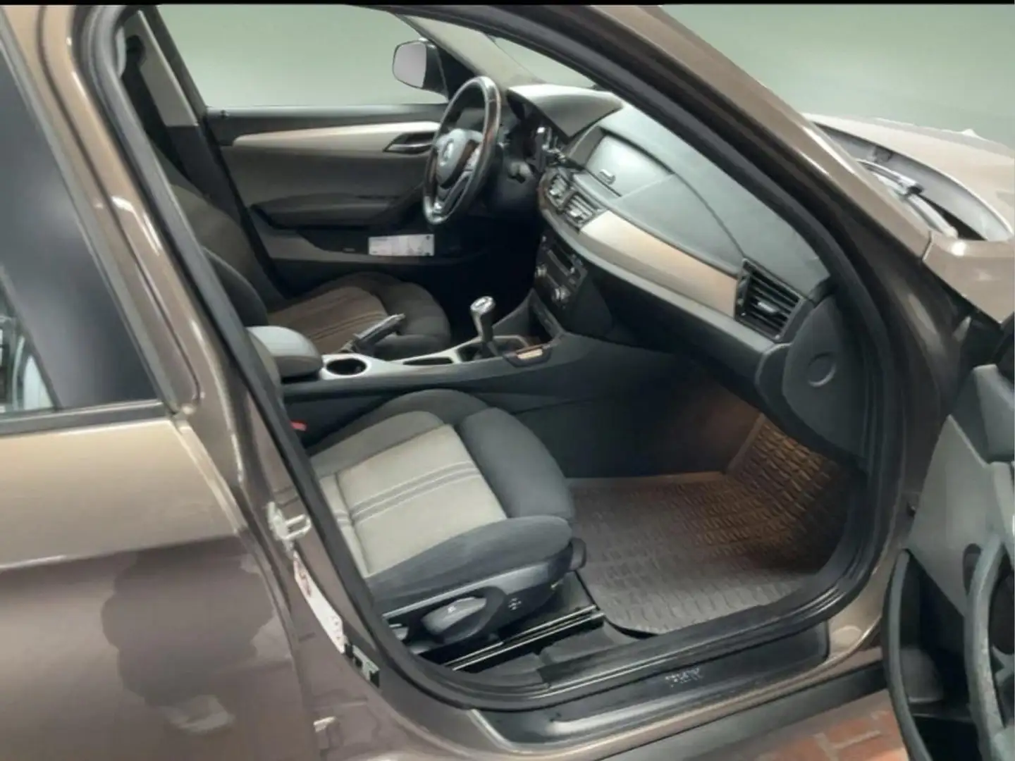 BMW X1 sDrive20i Marrón - 2