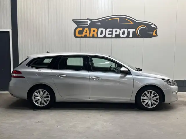 Peugeot 308 view 4