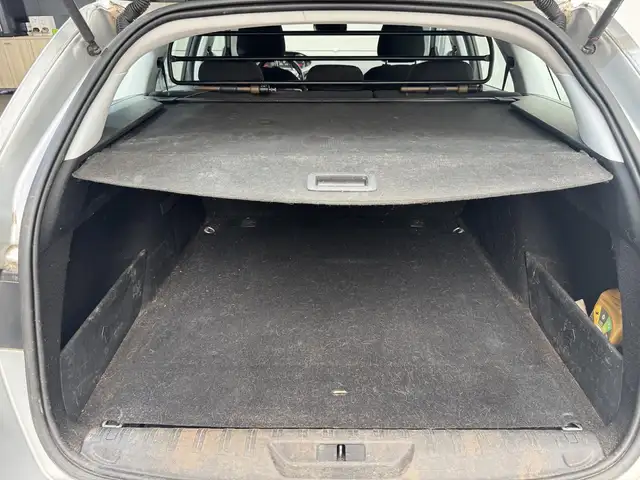 Peugeot 308 view 9