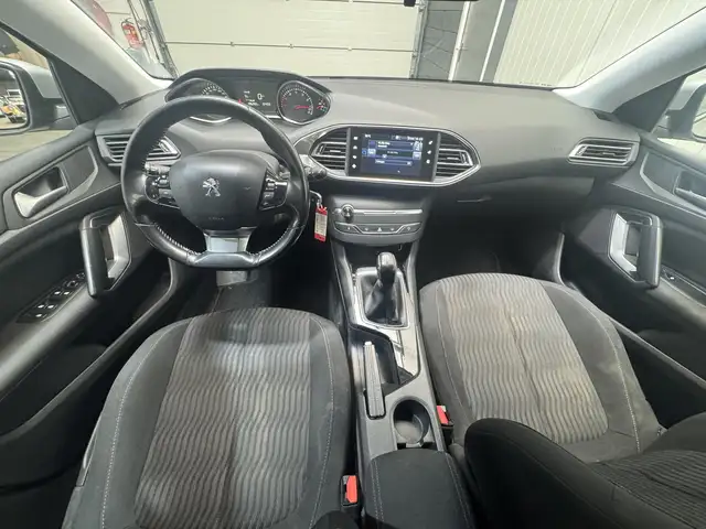 Peugeot 308 view 11
