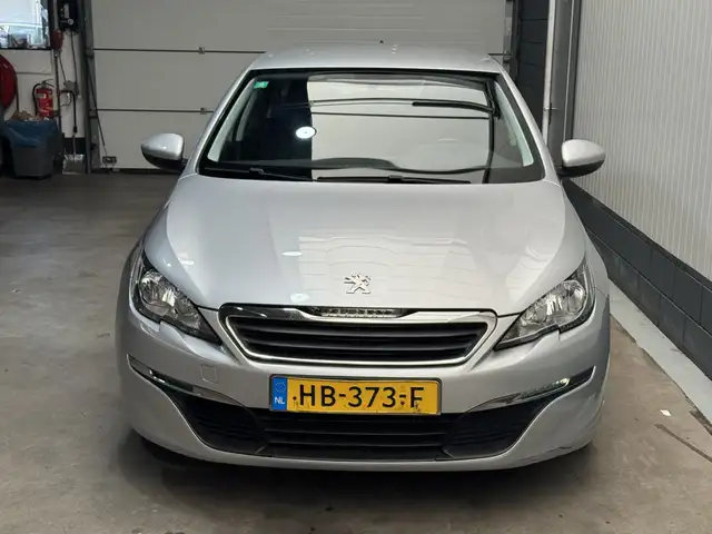 Peugeot 308 view 2
