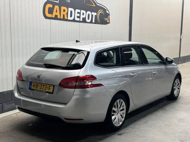 Peugeot 308 view 5