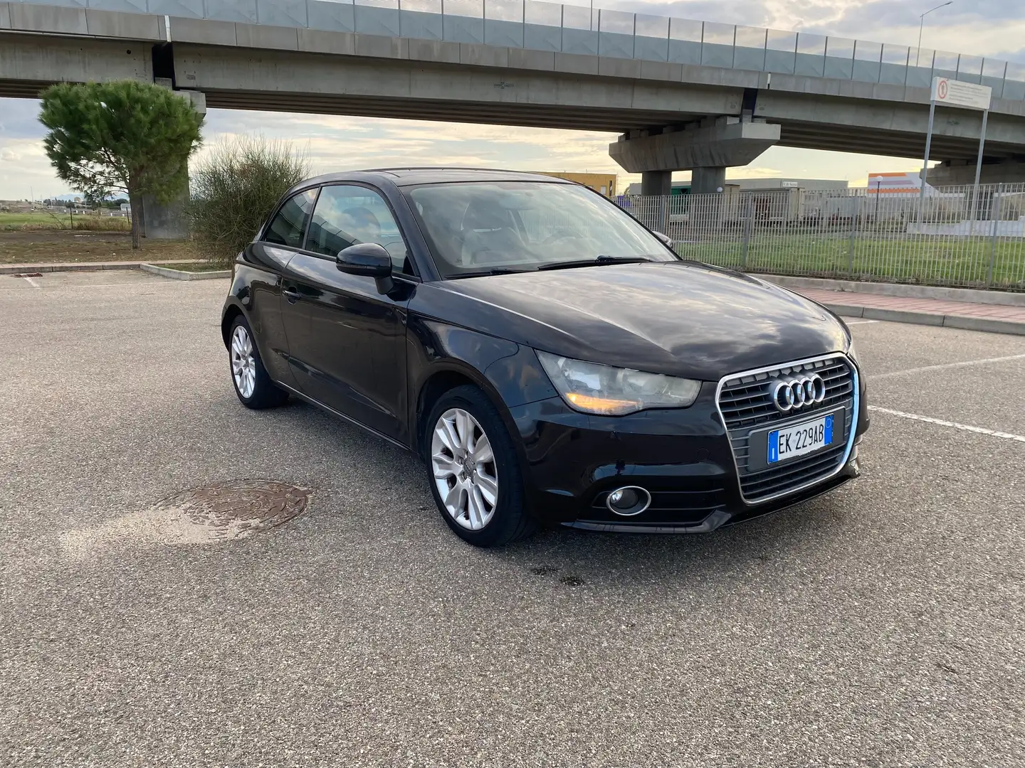Audi A1 A1 1.6 tdi Attraction 105cv Nero - 2