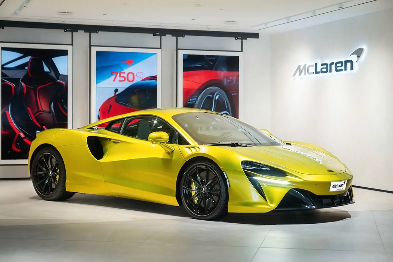 McLaren Artura 3.0 V6 680 ch zelena - 1