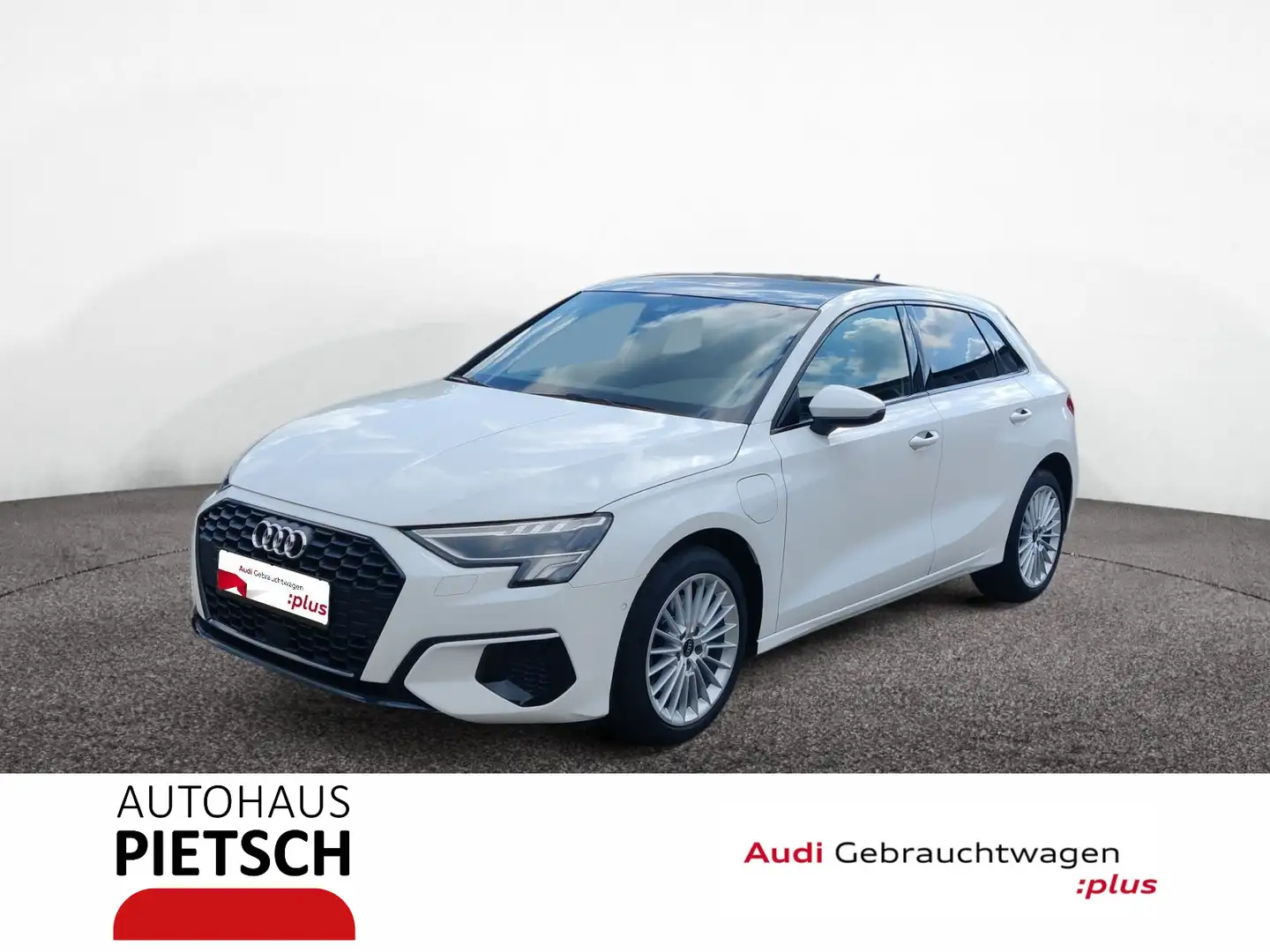 Audi A3 40 TFSIe S line Pano Weiß - 1