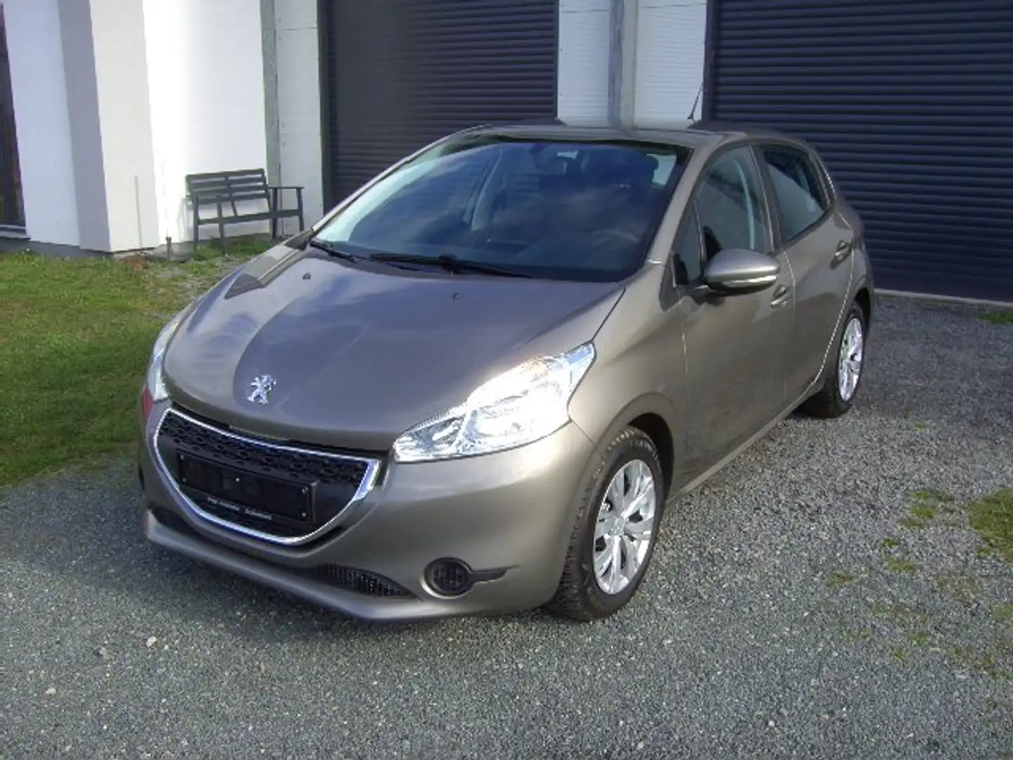 Peugeot 208 Active/4-Türen/Klima/Bluetooth/ZR+WP neu Brun - 1