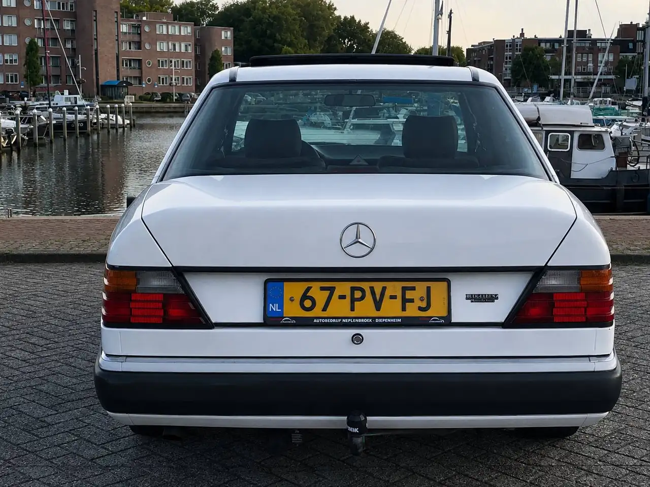 Mercedes-Benz E 200, foto 4