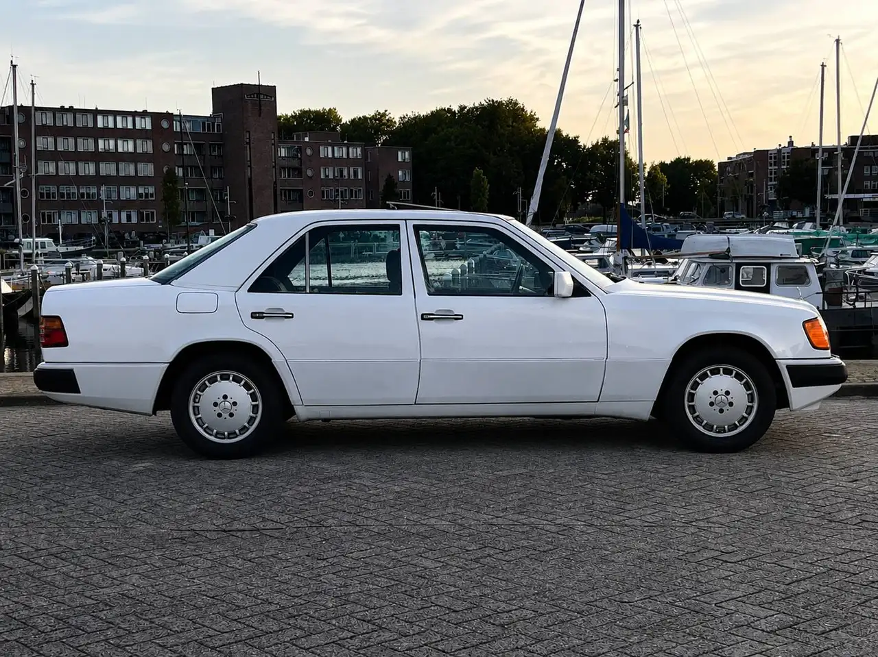 Mercedes-Benz E 200, foto 6