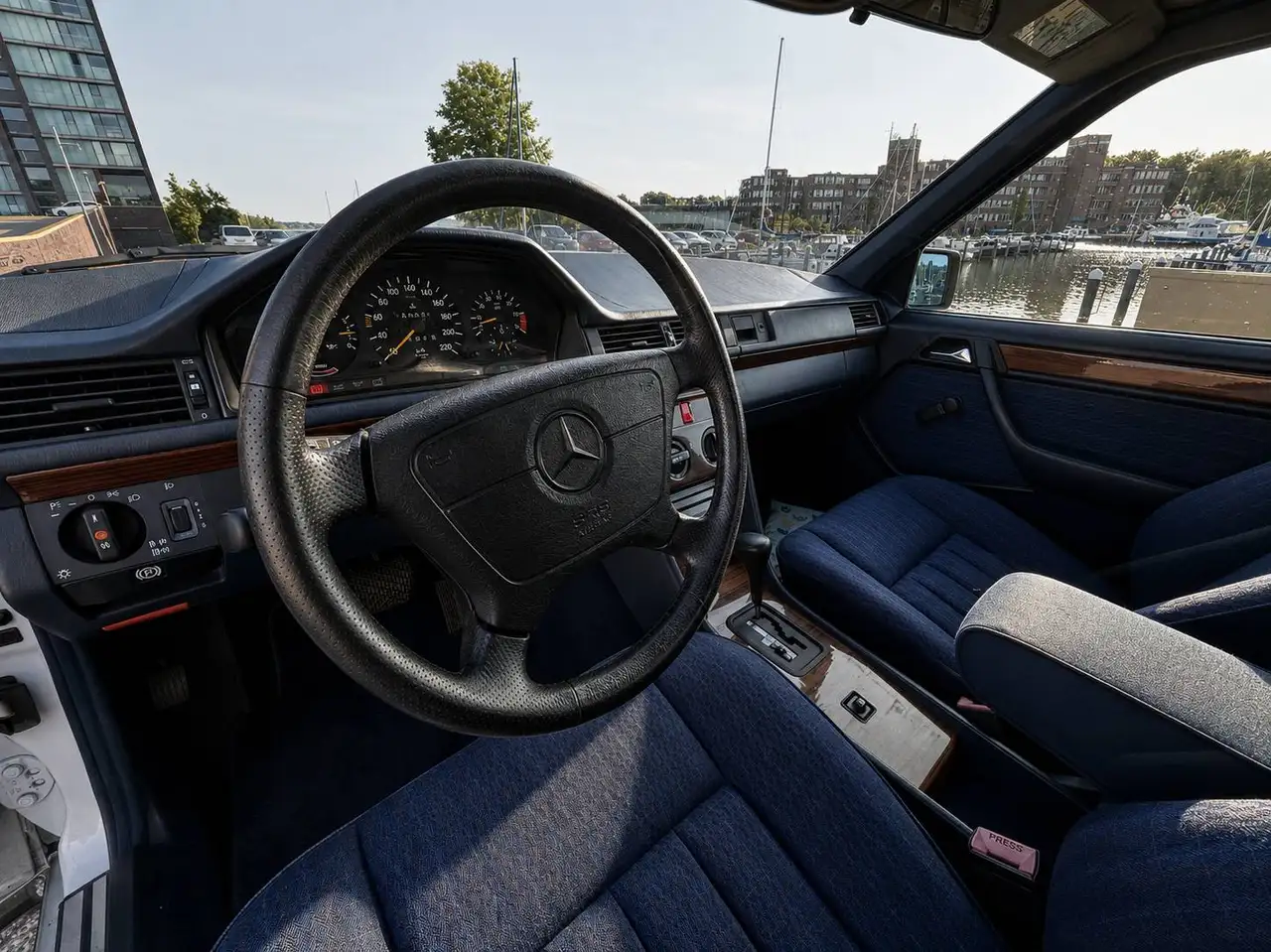 Mercedes-Benz E 200, foto 10