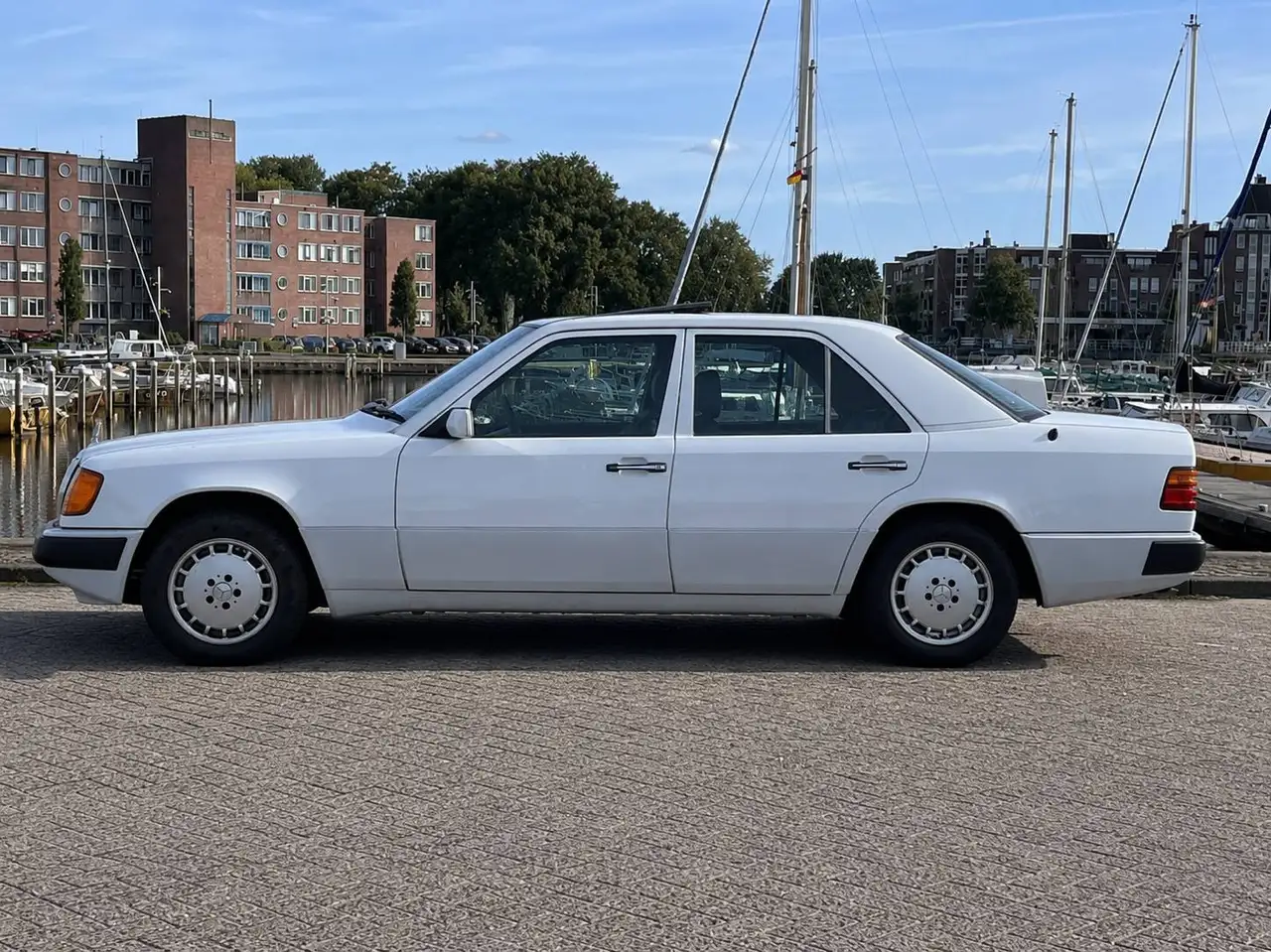 Mercedes-Benz E 200, foto 2