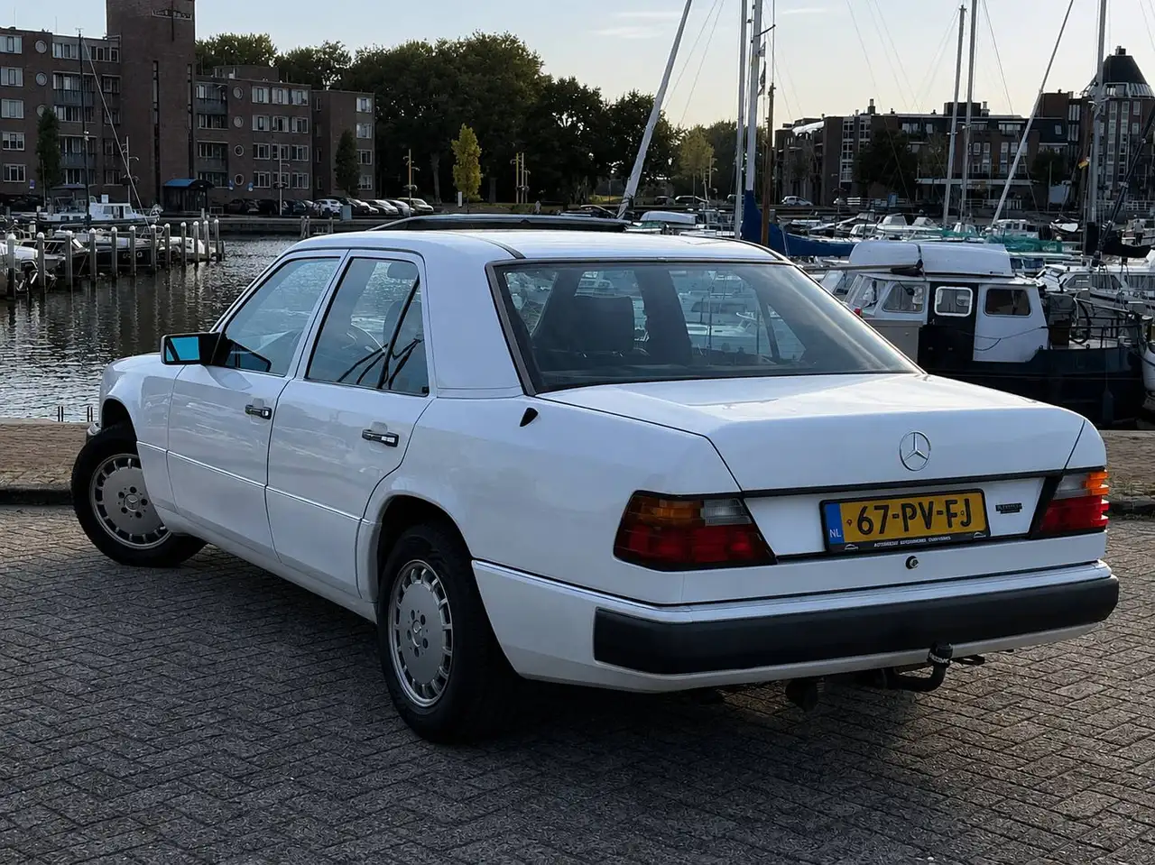 Mercedes-Benz E 200, foto 3