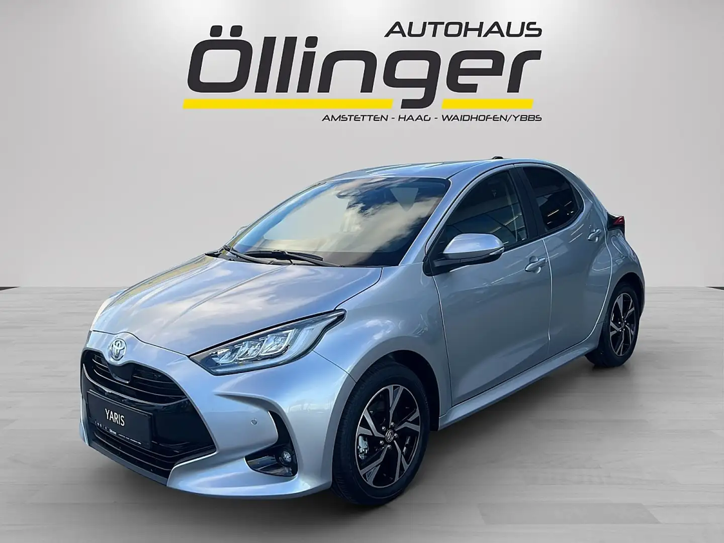 Toyota Yaris 1,5 VVT-i Hybrid Active Drive Silber - 1