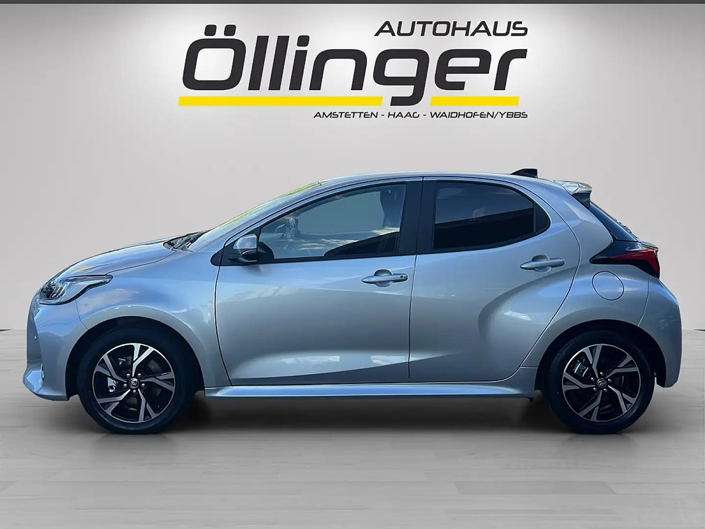 Toyota Yaris 1,5 VVT-i Hybrid Active Drive Silber - 2