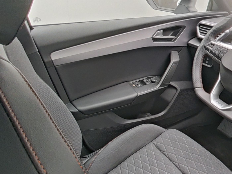 SEAT Leon Sportstourer 1.5 eTSI DSG FR LED NAVI ACC SIDEASS — photo 9