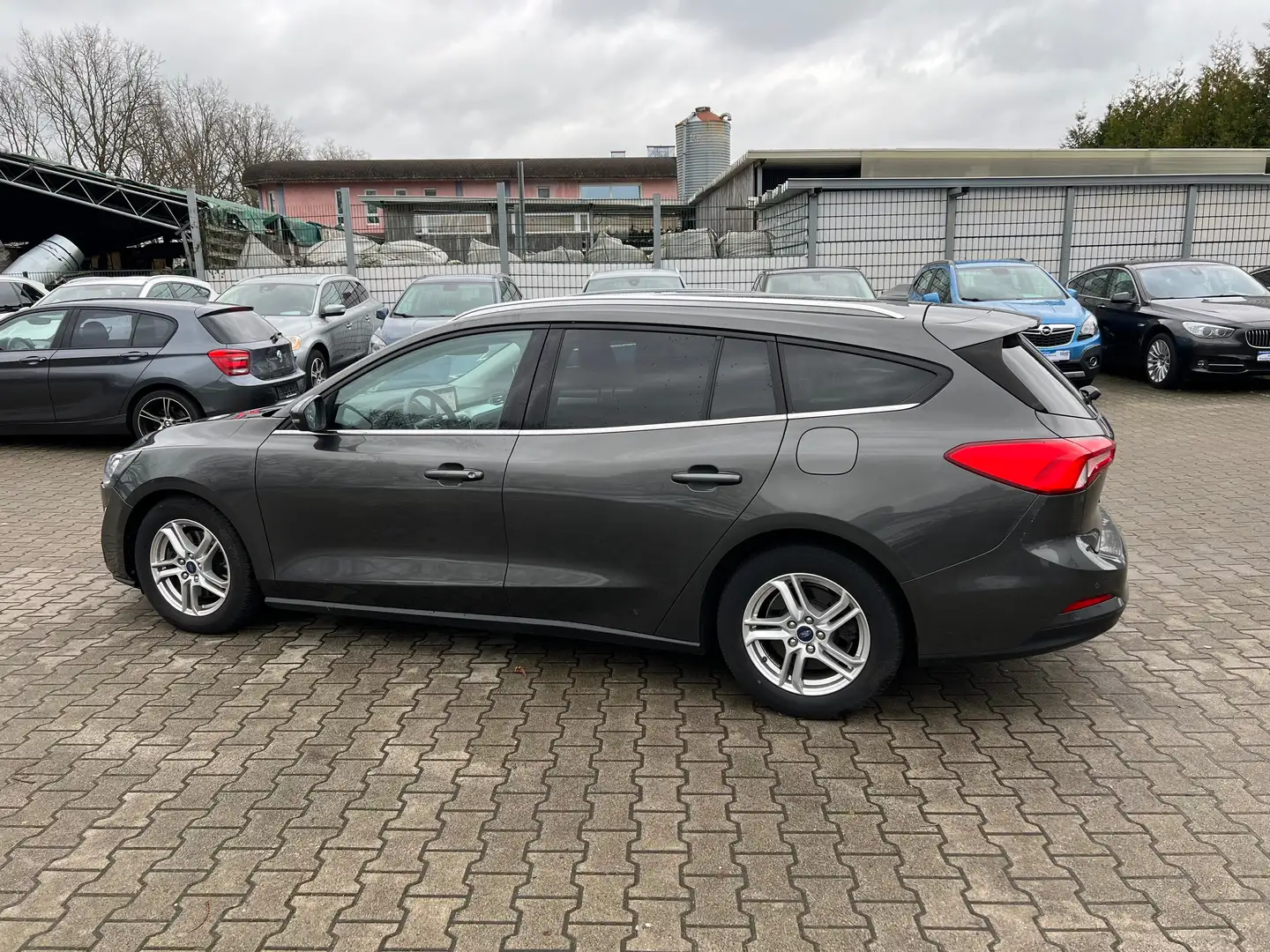 Ford Focus Turnier 1,5 TDCI EcoBlue Automatik "Cool & Connect Grau - 2