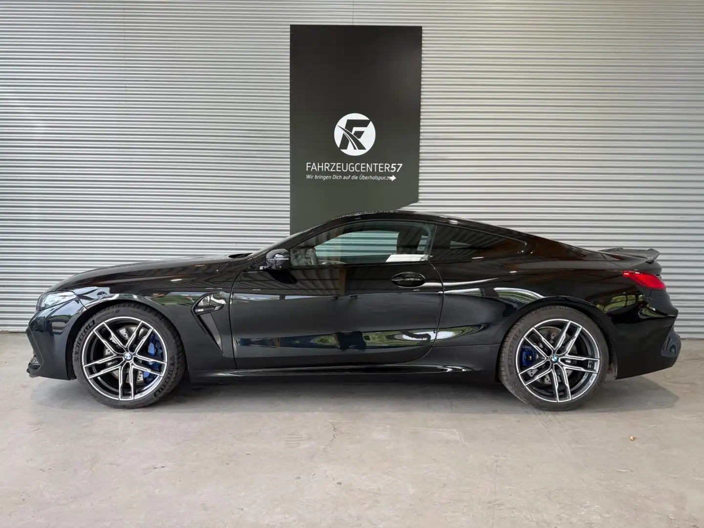 BMW M8 xDrive Coupé/ACC/LASER/SOFTCLOSE/CARPLAY/H&K Schwarz - 2
