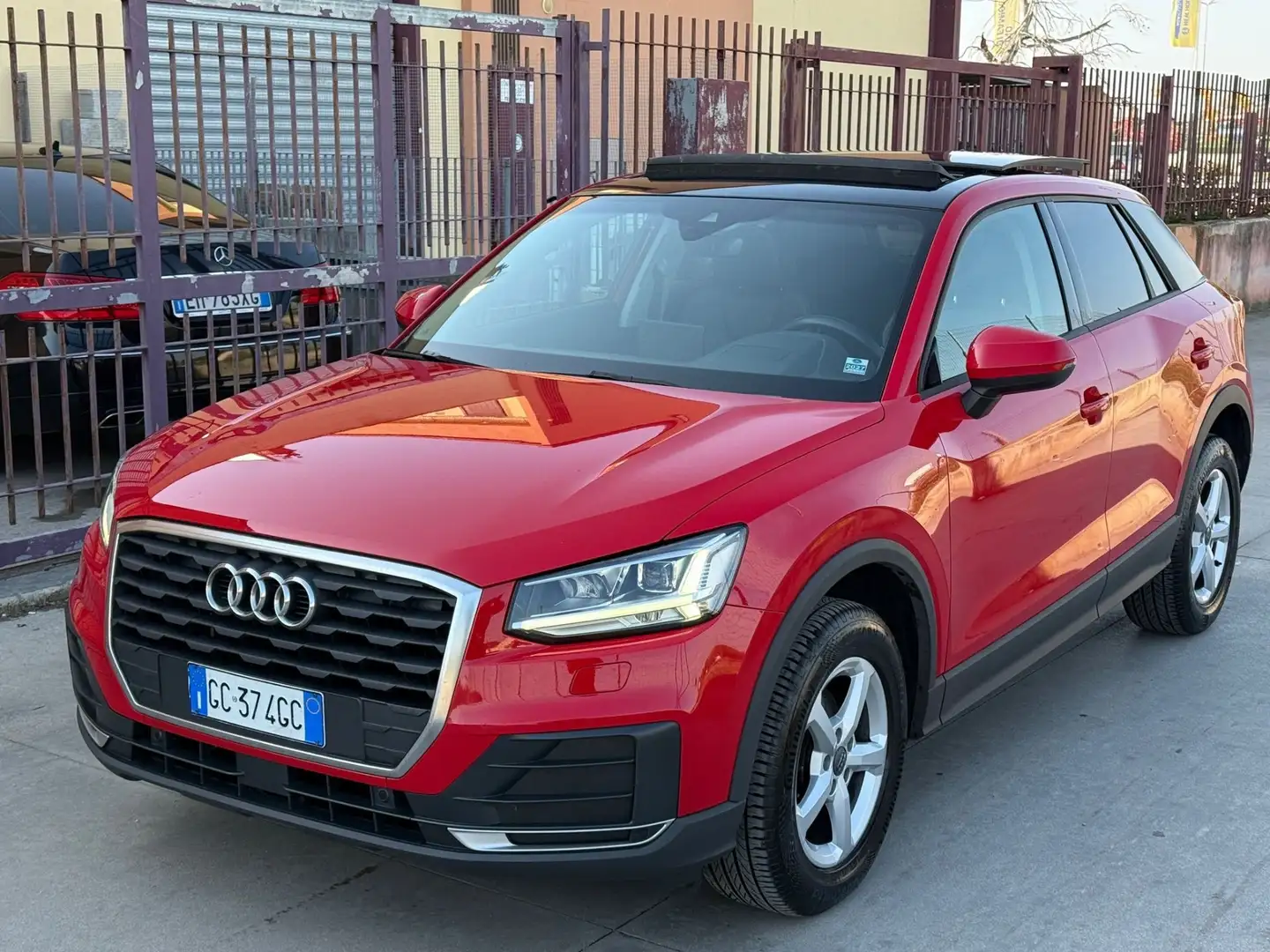 Audi Q2 Q2 35 TFSI S tronic Identity Black Rojo - 2