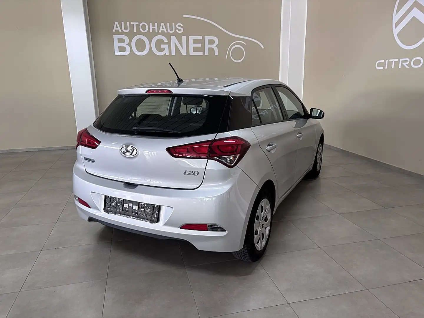 Hyundai i20 1,25 Start/Stopp Silber - 2