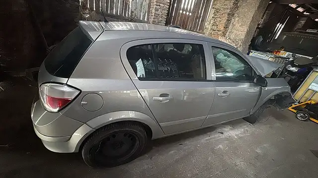 Opel Astra view 9
