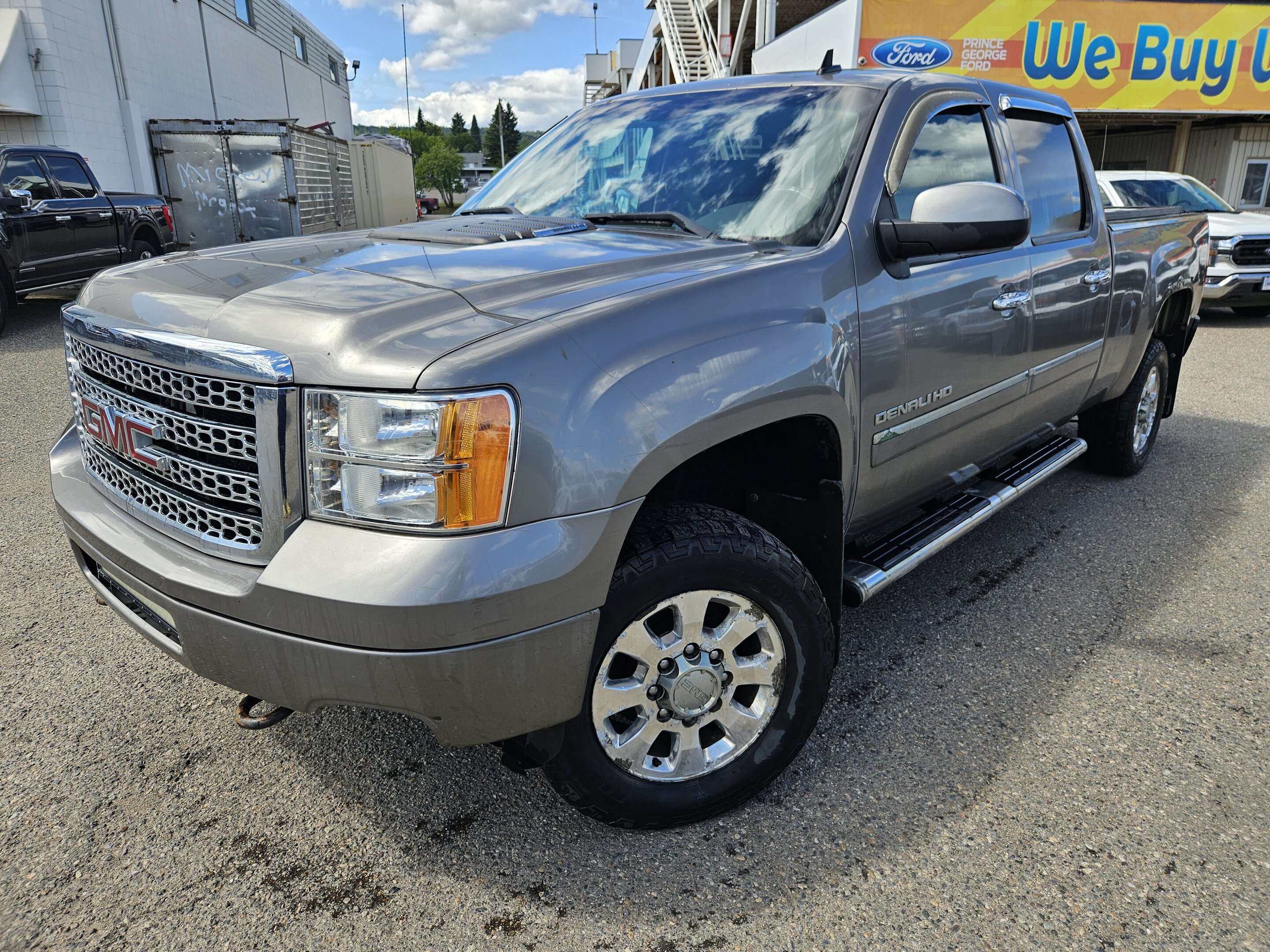 2013 GMC Sierra 2500HD Denali Crew Cab SB 4WD