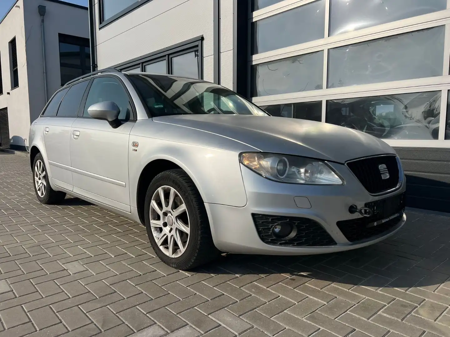 SEAT Exeo ST Style 2,0TDI Automatik Xenon Ezüst - 1