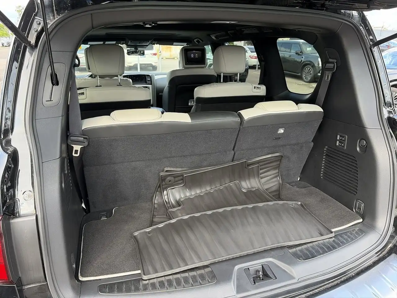 Infiniti QX80 fotografie Infiniti QX80