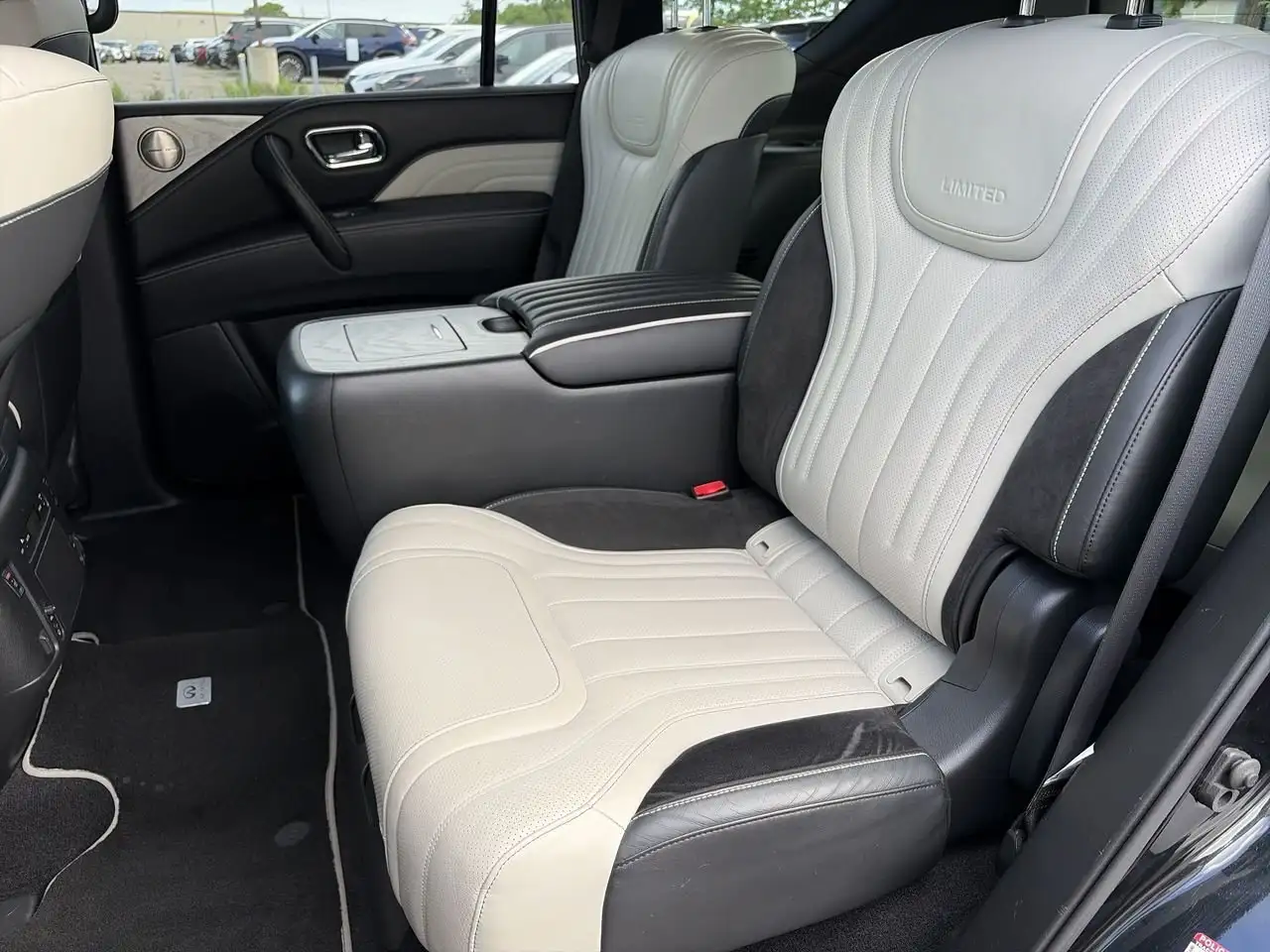 Infiniti QX80 fotografie Infiniti QX80
