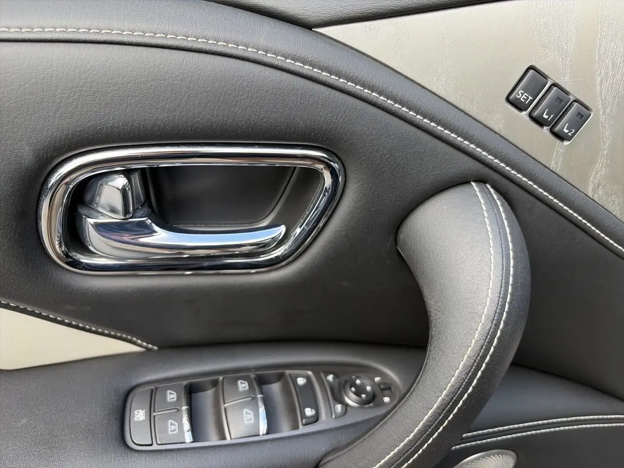 Infiniti QX80 fotografie Infiniti QX80