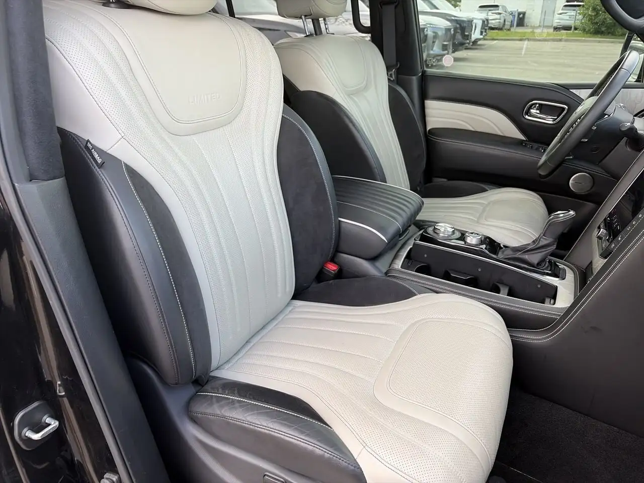 Infiniti QX80 fotografie Infiniti QX80