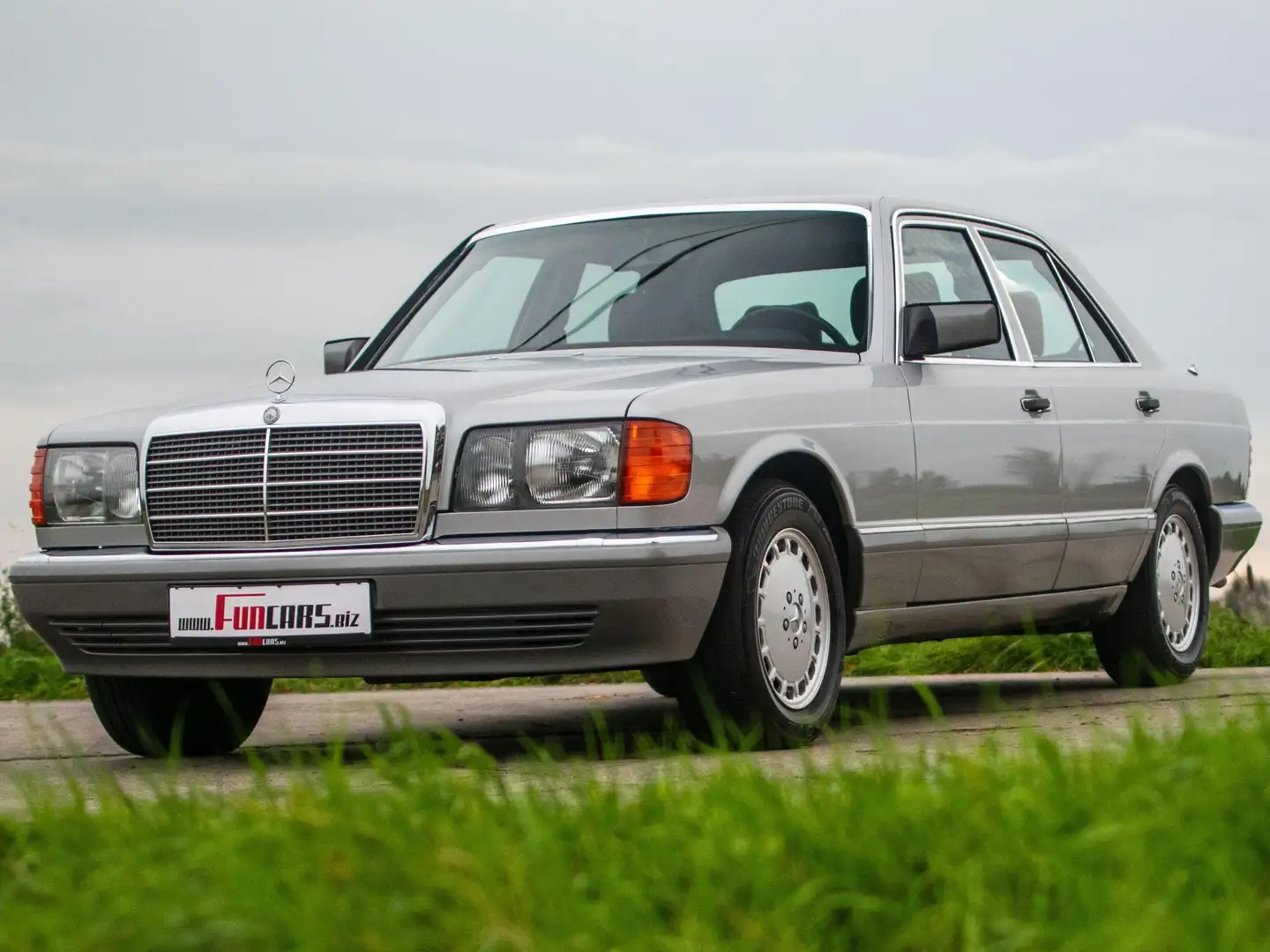 Mercedes-Benz S 300 300 SE | FULL HISTORY | LIKE NEW UNRESTORED Argent - 1