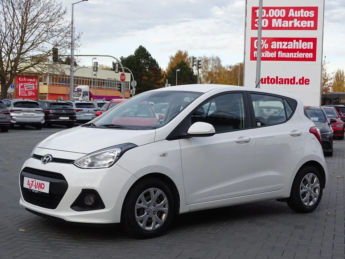 Hyundai i10 1.0 Klima Sitzheizung Tempomat PDC Weiß - 2