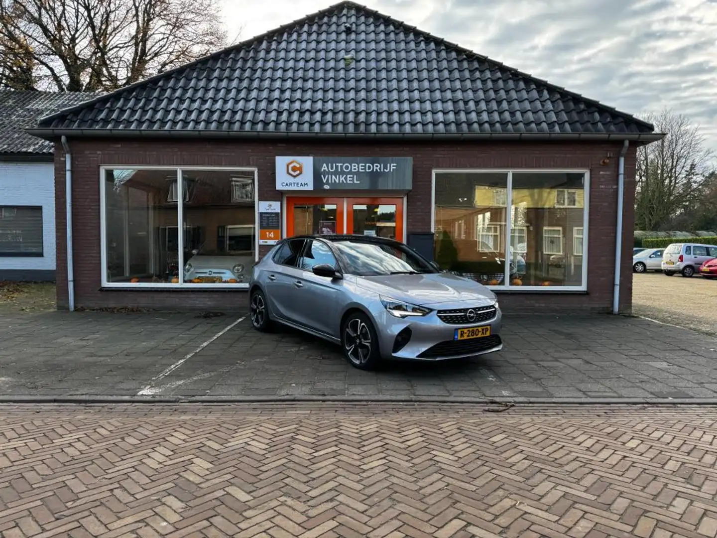 Opel Corsa 1.2 Ultimate *Carplay*Camera*Cruisecontrol*GS-line Grijs - 2