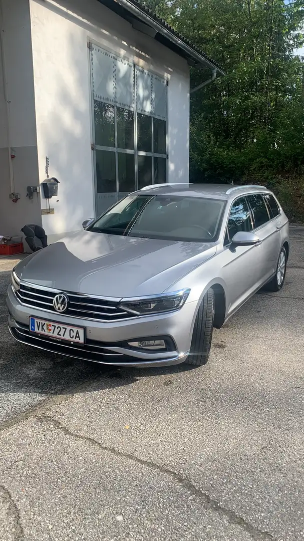 Volkswagen Passat Variant Elegance 2,0 SCR TDI DSG Silber - 1