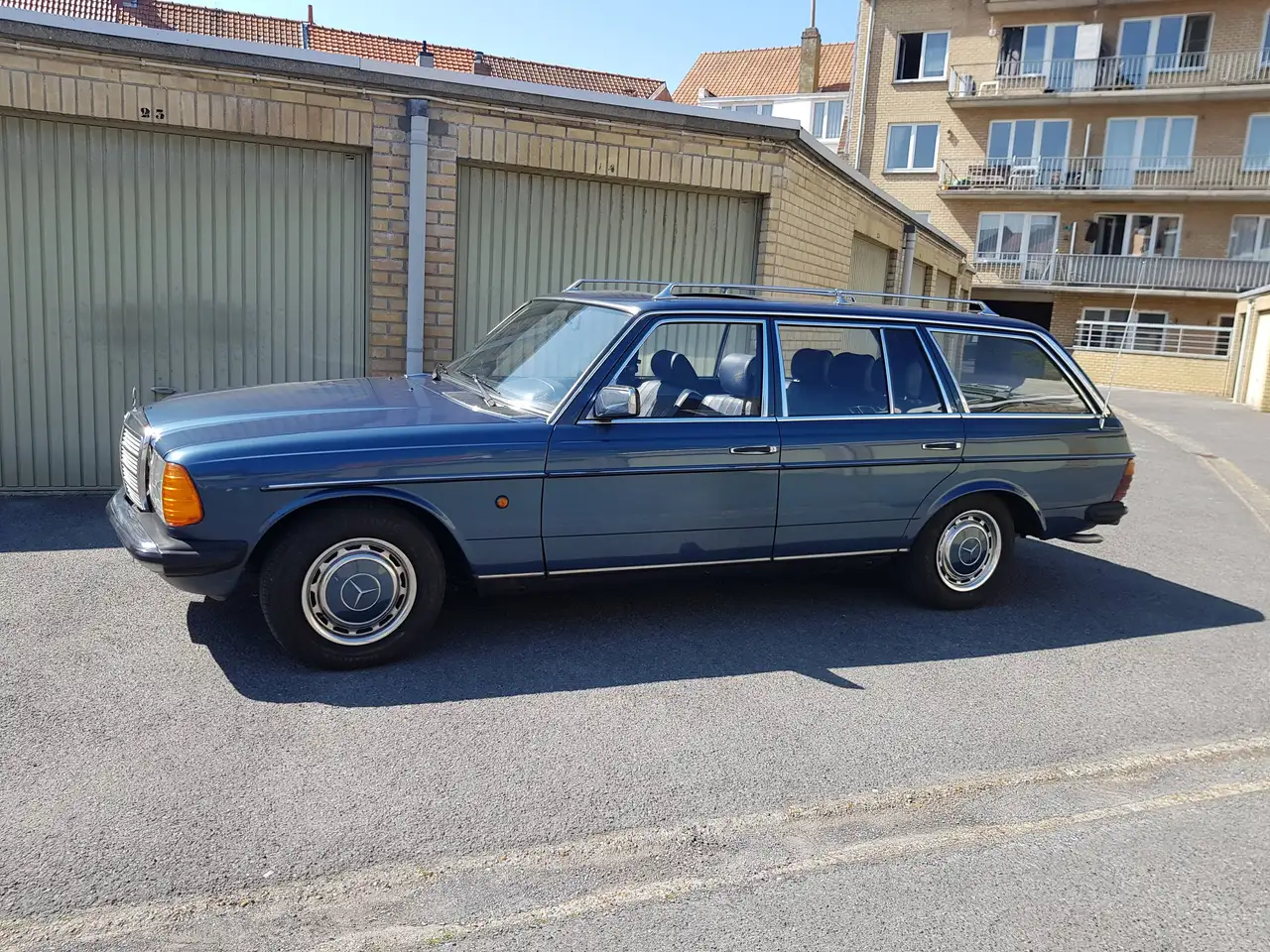 Mercedes-Benz 240 W123, foto 1