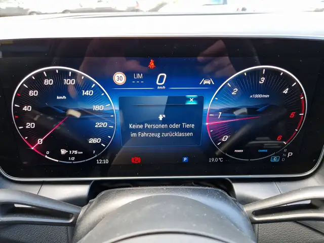 Mercedes-Benz GLC view 13