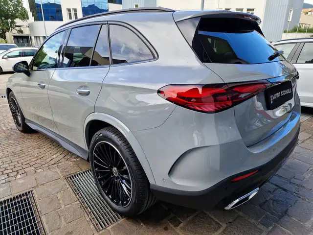 Mercedes-Benz GLC view 4