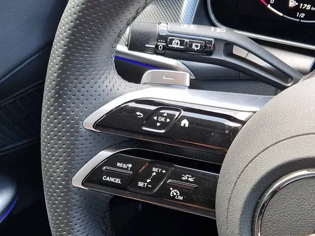 Mercedes-Benz GLC view 11