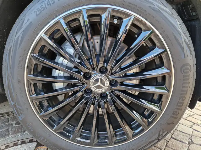 Mercedes-Benz GLC view 7