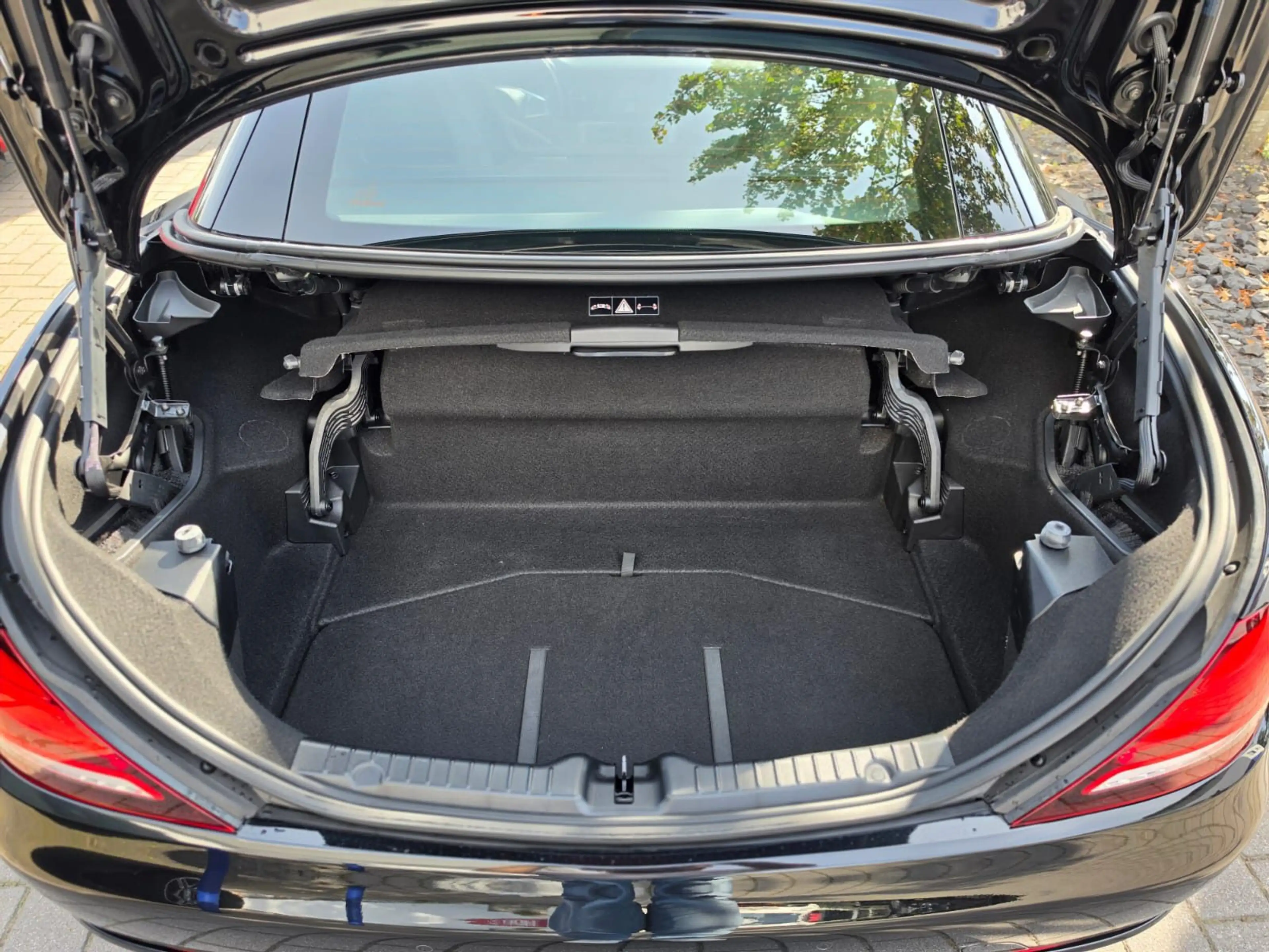 Mercedes-Benz SLC 180 RFK/SHZ/PDC/AIRSCARF/PANO — photo 5