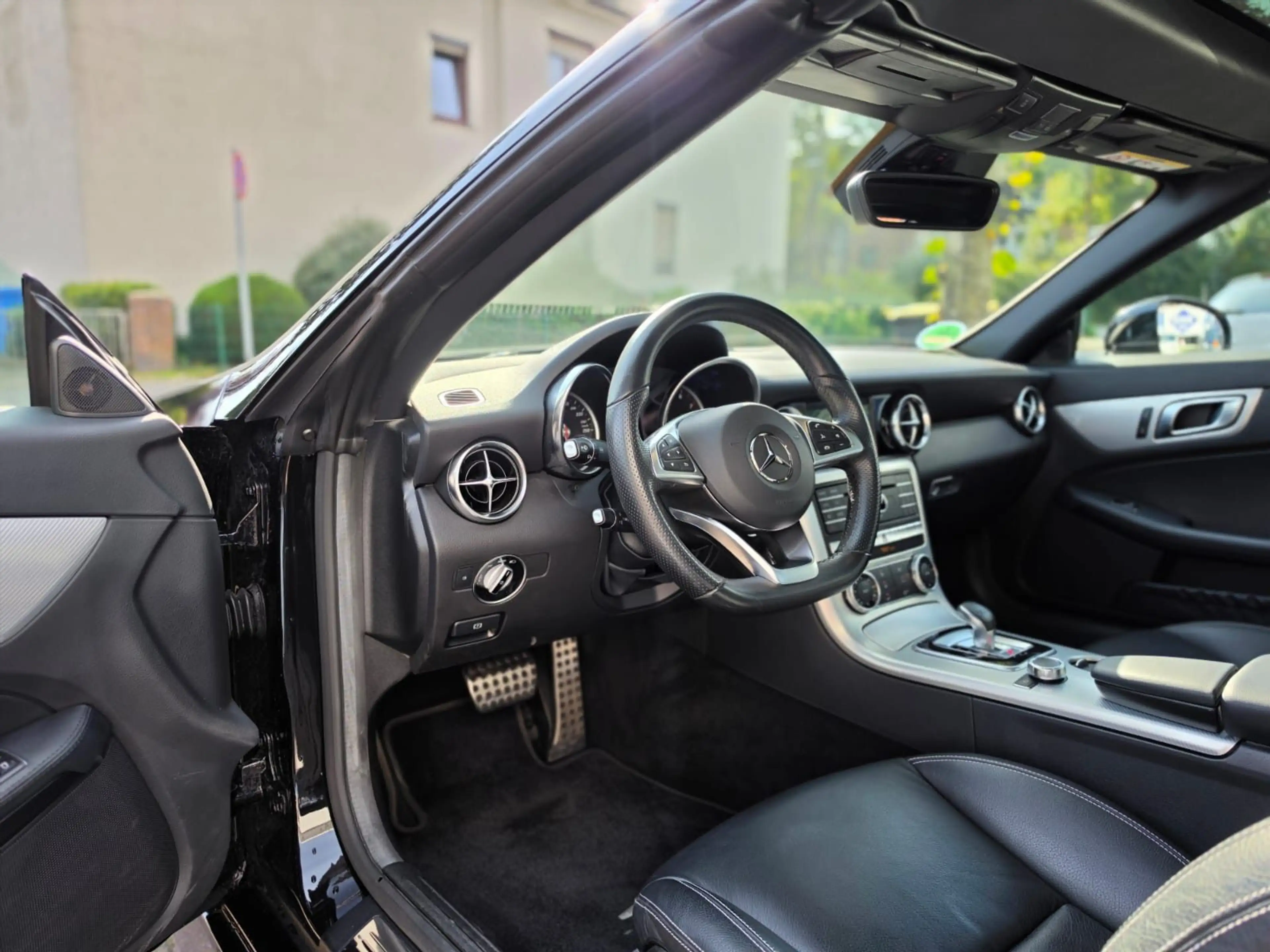 Mercedes-Benz SLC 180 RFK/SHZ/PDC/AIRSCARF/PANO — photo 8