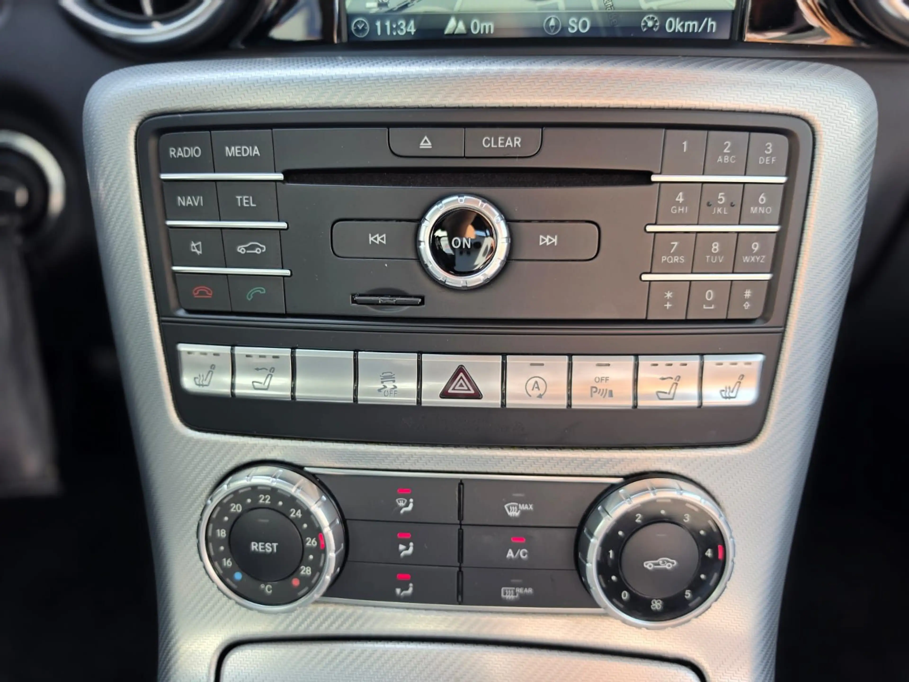 Mercedes-Benz SLC 180 RFK/SHZ/PDC/AIRSCARF/PANO — photo 15